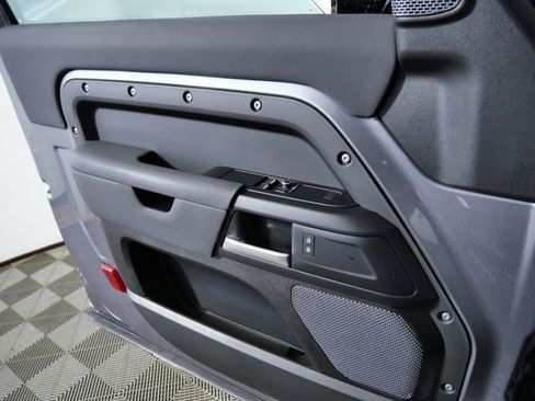 Used 2022 Land Rover Defender 90 image 24