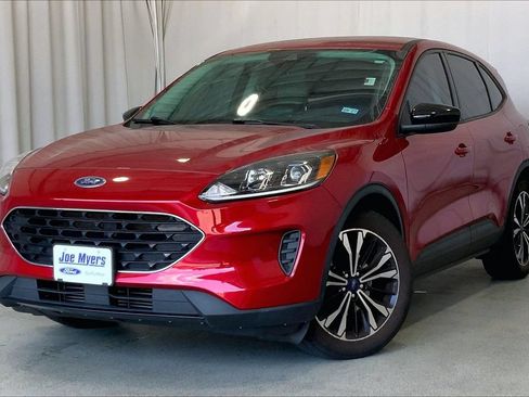 Used 2022 Ford Escape SE w/ SE Sport Appearance Package FWD image 2