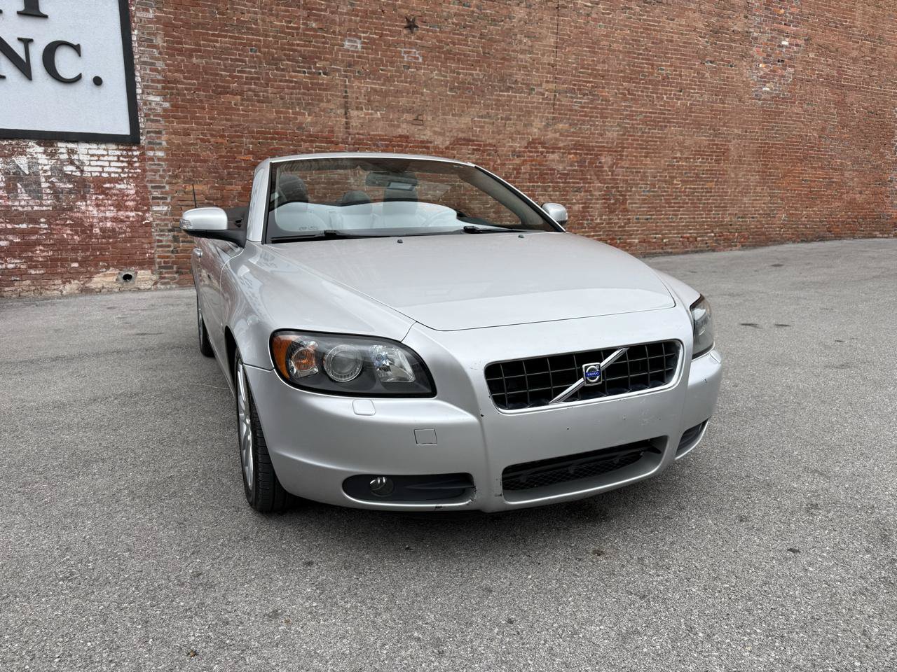 Used 2008 Volvo C70 T5 FWD image 2