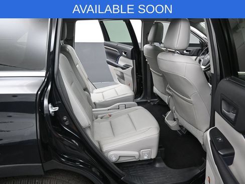 Certified 2016 Toyota Highlander Limited AWD/4WD image 36