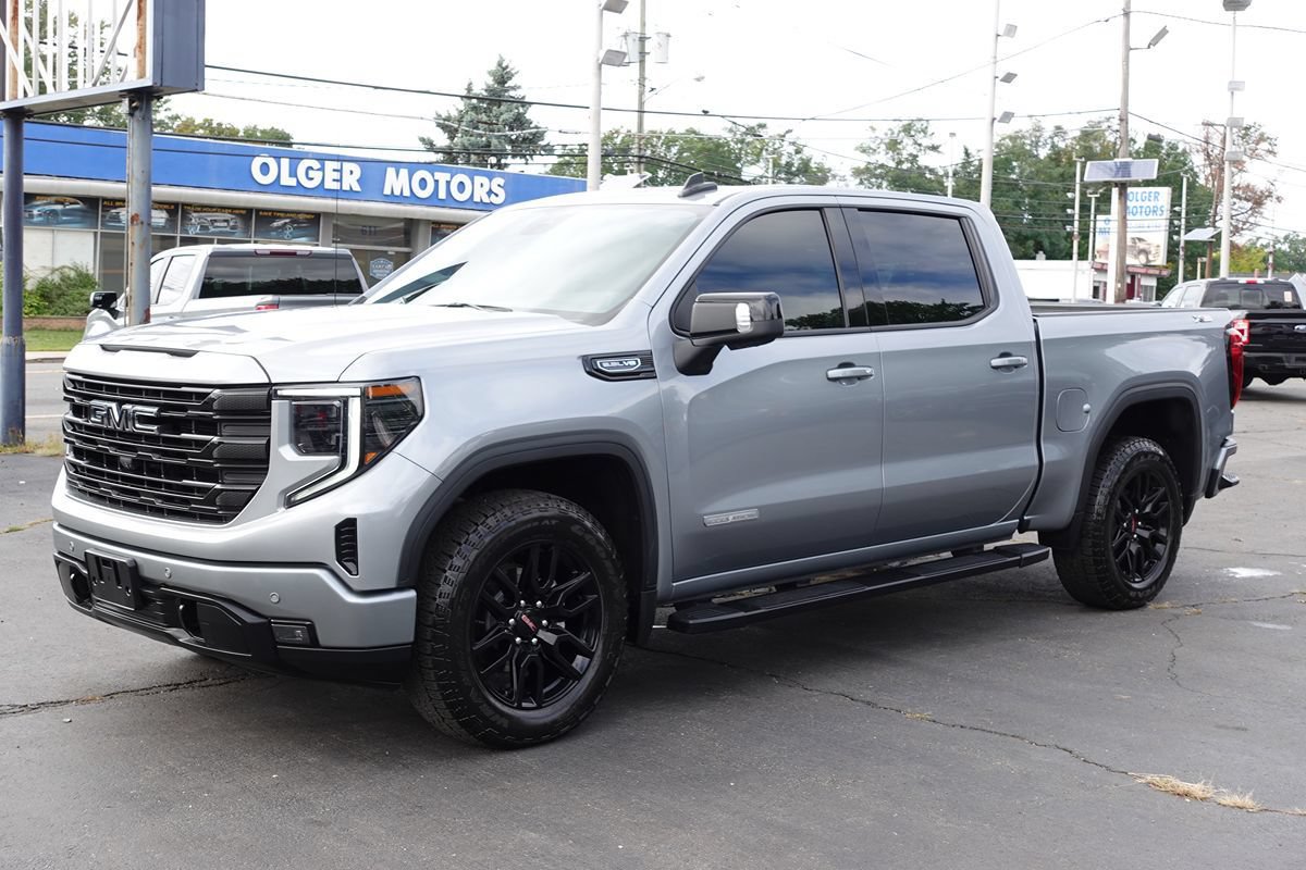 Used 2024 GMC Sierra 1500 Elevation w/ Elevation Premium Package AWD/4WD image 1