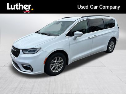 Used 2022 Chrysler Pacifica Touring-L