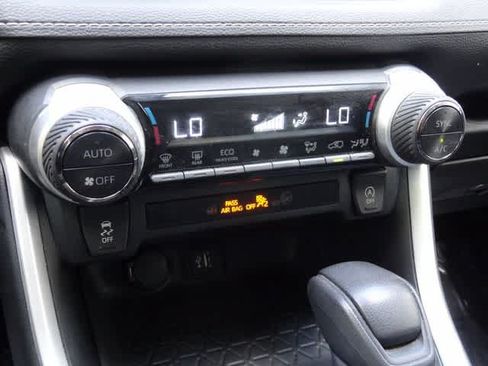 Used 2024 Toyota RAV4 XLE AWD/4WD image 25