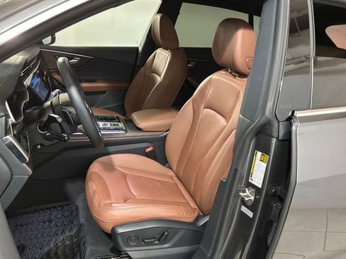 Used 2025 Audi Q8 Premium w/ Convenience Package image 7