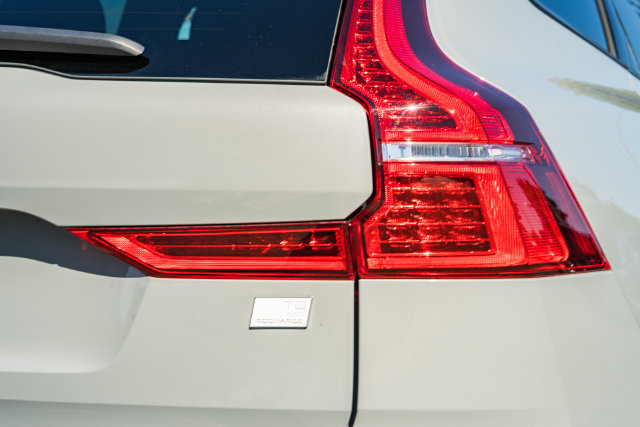 Certified 2024 Volvo XC60 T8 Plus w/ Climate Package AWD/4WD image 6