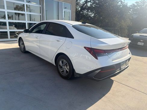 Certified 2025 Hyundai Elantra SE FWD image 7