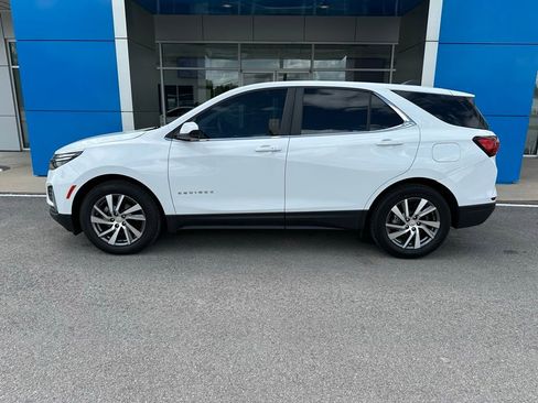 Used 2023 Chevrolet Equinox LT image 2