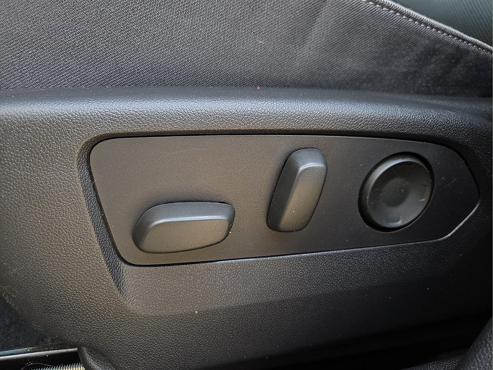 Used 2022 Buick Envision Essence w/ Technology Package I AWD/4WD image 15
