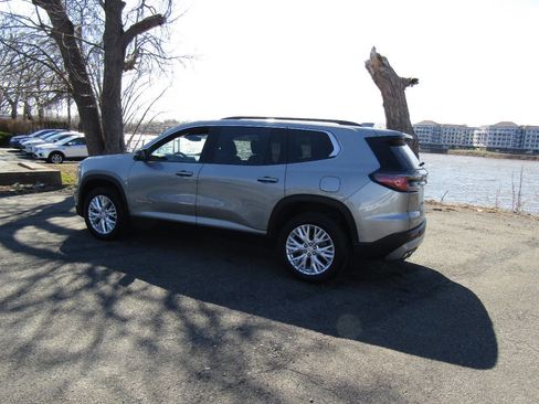 Used 2025 GMC Acadia Elevation w/ Elevation Premium Package image 5