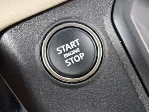 Used 2024 Land Rover Defender 110 X-Dynamic SE AWD/4WD image 36