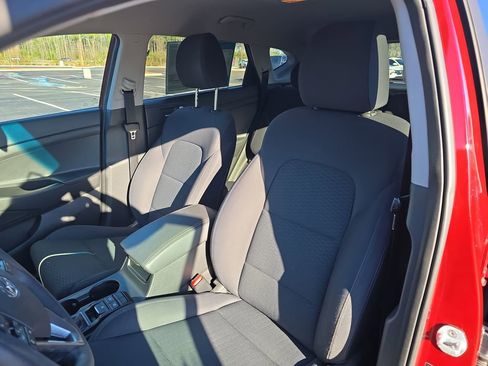 Used 2019 Hyundai Tucson SE image 19