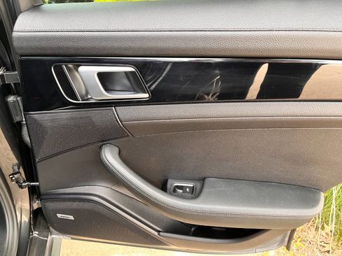 Used 2018 Porsche Panamera 4 AWD/4WD image 21