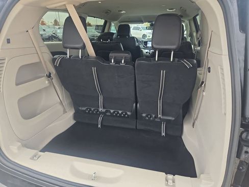 Used 2023 Chrysler Pacifica Touring-L image 32
