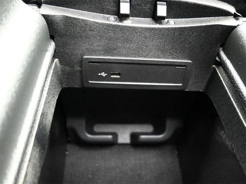 Used 2022 Mercedes-Benz GLE 350 4MATIC w/ Premium Package image 18