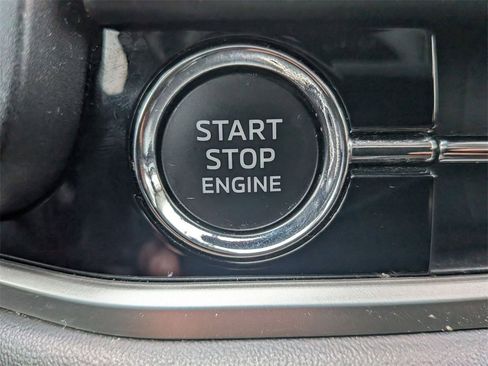 Used 2024 Mitsubishi Outlander SE image 19