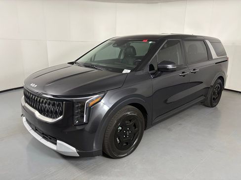 Used 2025 Kia Carnival image 4