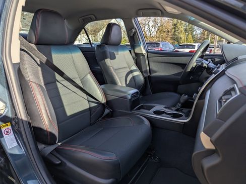 Used 2016 Toyota Camry SE image 30