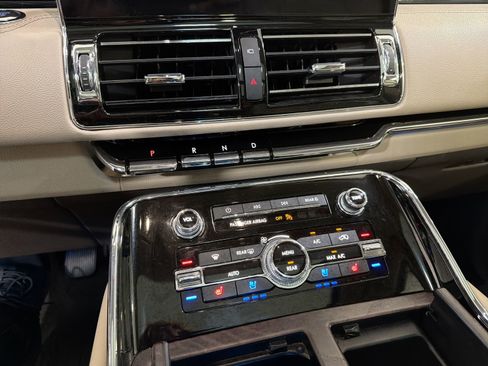 Used 2023 Lincoln Navigator L Reserve image 21