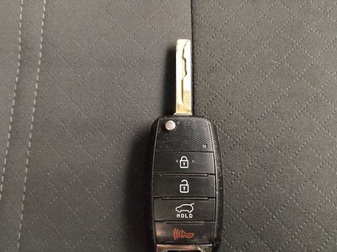 Used 2019 Kia Sorento L image 32