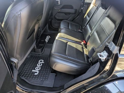 Used 2022 Jeep Wrangler Unlimited Sahara image 21