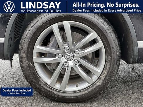 Used 2016 Volkswagen Touareg Sport AWD/4WD image 8