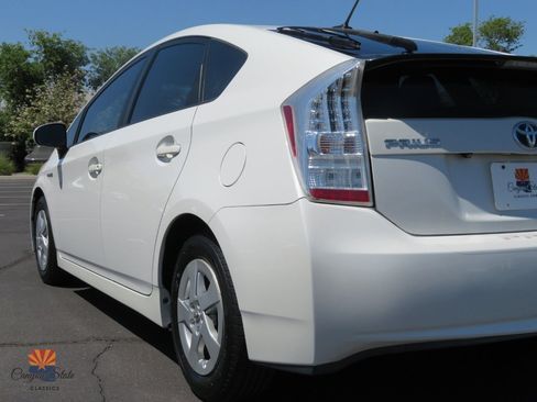Used 2011 Toyota Prius Three w/ Solar Roof Pkg FWD image 25