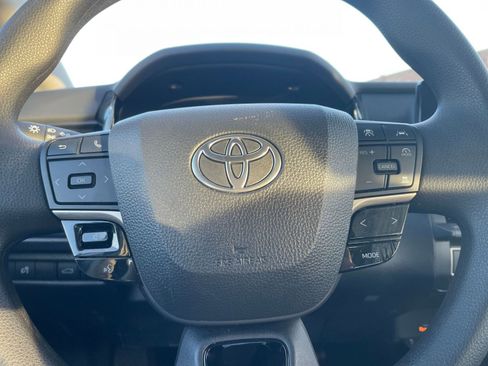 Used 2025 Toyota Camry LE image 28
