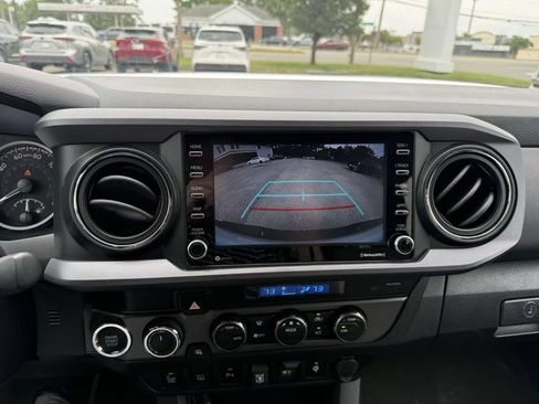 Used 2023 Toyota Tacoma TRD Off-Road w/ Technology Package AWD/4WD image 16