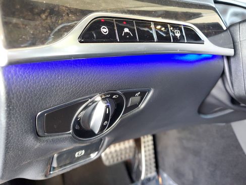 Used 2019 Mercedes-Benz S 560 Sedan image 19