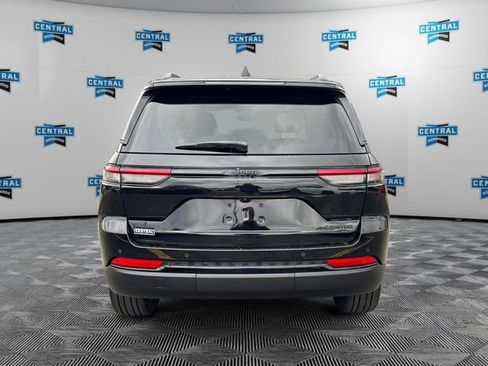 Used 2023 Jeep Grand Cherokee Limited w/ Black Appearance Package AWD/4WD image 5
