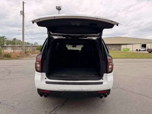 Used 2023 Chevrolet Suburban Premier RWD image 9