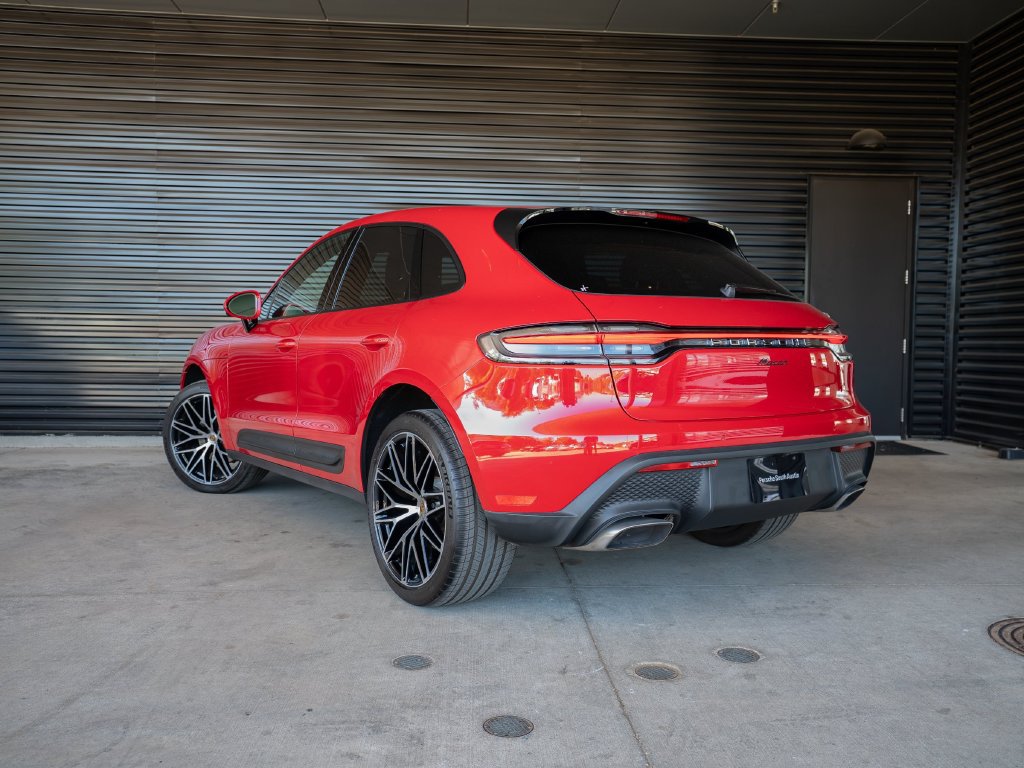 Certified 2023 Porsche Macan AWD/4WD image 3