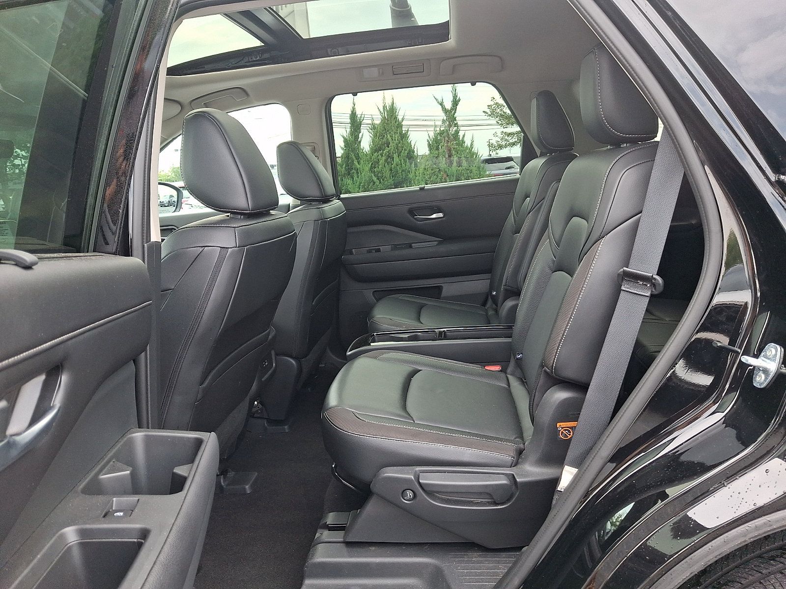 Used 2024 Nissan Pathfinder SL w/ SL Premium Package AWD/4WD image 9