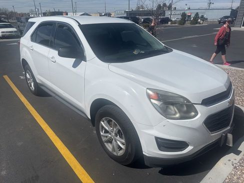 Used 2017 Chevrolet Equinox LS image 3