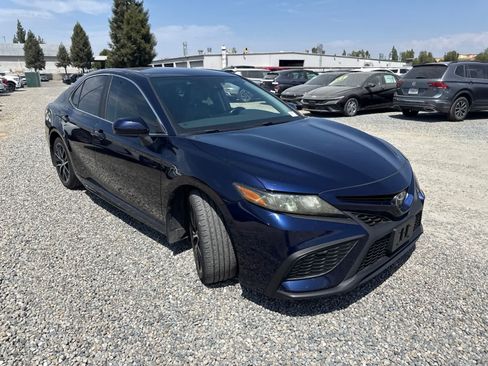 Used 2021 Toyota Camry SE FWD image 3