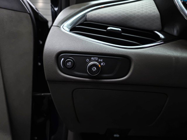 Used 2020 Chevrolet Malibu LT FWD image 28