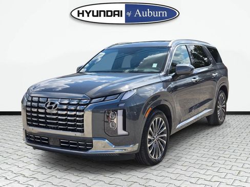 Certified 2025 Hyundai Palisade Calligraphy FWD image 11
