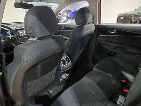 Used 2020 Kia Sorento LX FWD image 24
