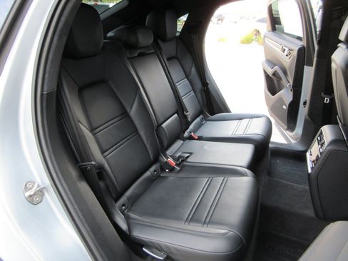 Used 2021 Porsche Cayenne GTS AWD/4WD image 21