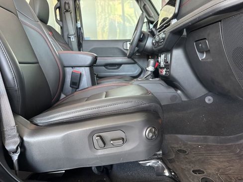 Used 2024 Jeep Wrangler Unlimited Rubicon AWD/4WD image 5