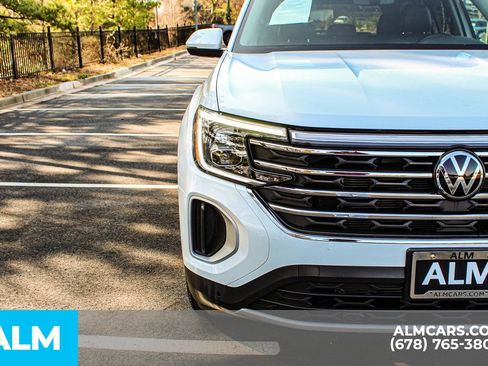Used 2025 Volkswagen Atlas SE image 12