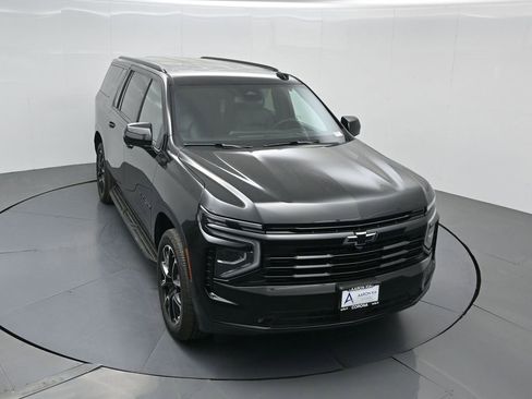 Used 2025 Chevrolet Suburban RST image 31