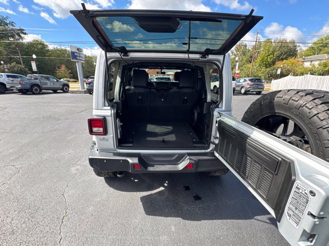 Used 2022 Jeep Wrangler Unlimited Sahara w/ Cold Weather Group AWD/4WD image 27