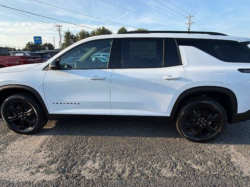 New 2027 Chevrolet Traverse LT w/ Midnight/Sport Edition FWD image 8
