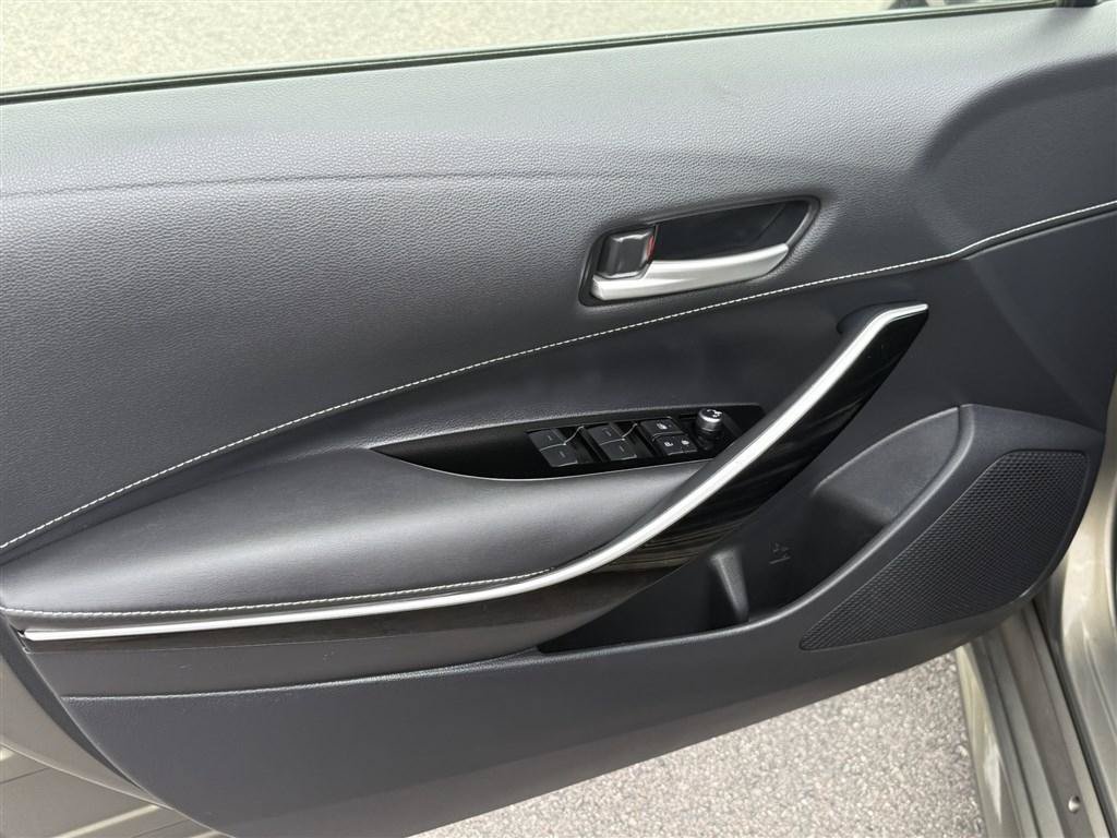 Used 2019 Toyota Corolla XSE FWD image 10