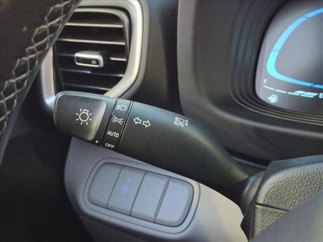 Used 2025 Hyundai Venue SEL FWD image 15