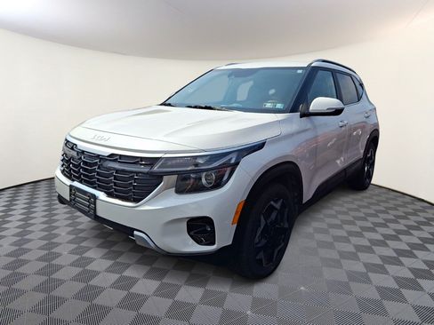 Used 2024 Kia Seltos EX AWD/4WD image 3
