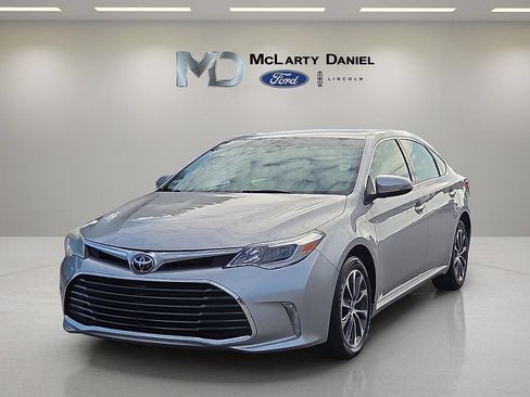 Used 2018 Toyota Avalon XLE Premium FWD image 2