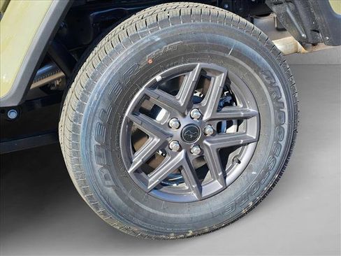 New 2025 Jeep Gladiator Sport image 10