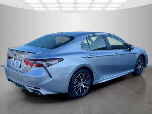 Used 2024 Toyota Camry SE image 4
